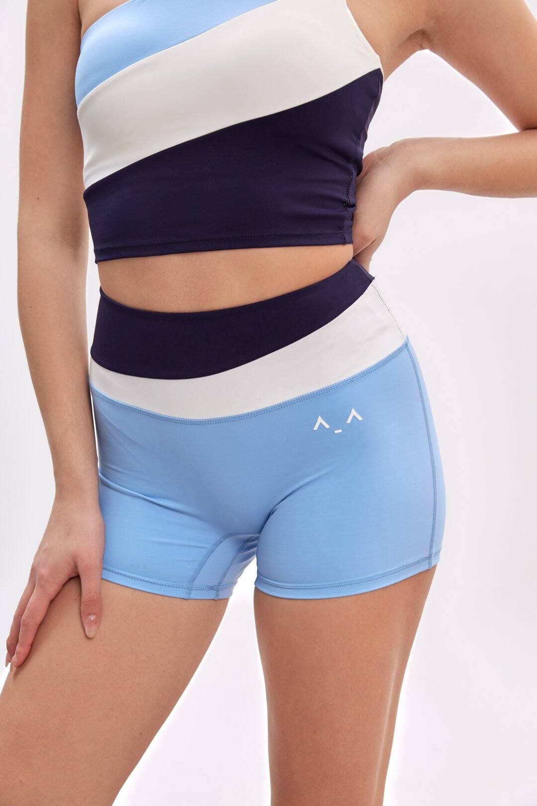 Stride Contrast Waist Shorts